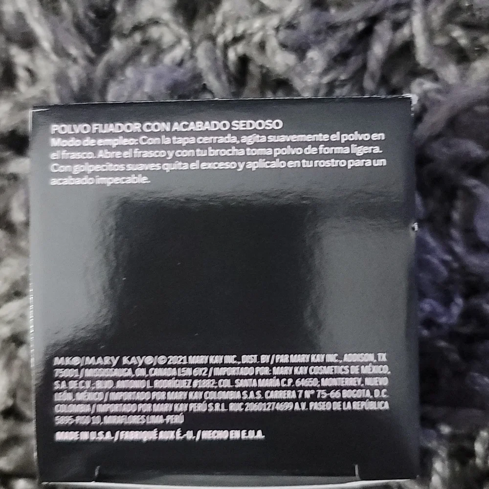💖NIB Mary Kay Silky Setting Powder: Light Ivory💖